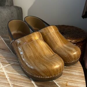 Dansko Nursing Shoes Size 40 Brown